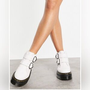 NWOT Dr. Martens Devon Flower Buckle Leather Platform Boots Size 7